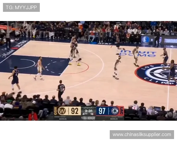 勇士与快船对决精彩回顾全场高光时刻解说分析